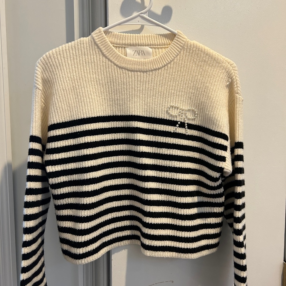 Zara Girls Ribbed Knit Sweater in Black and Cream Size 11-12